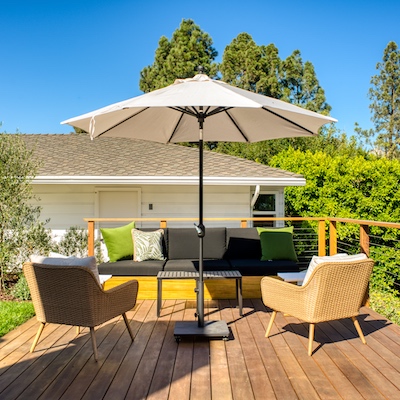 Elegant wooden decks to upgrade backyard comfort