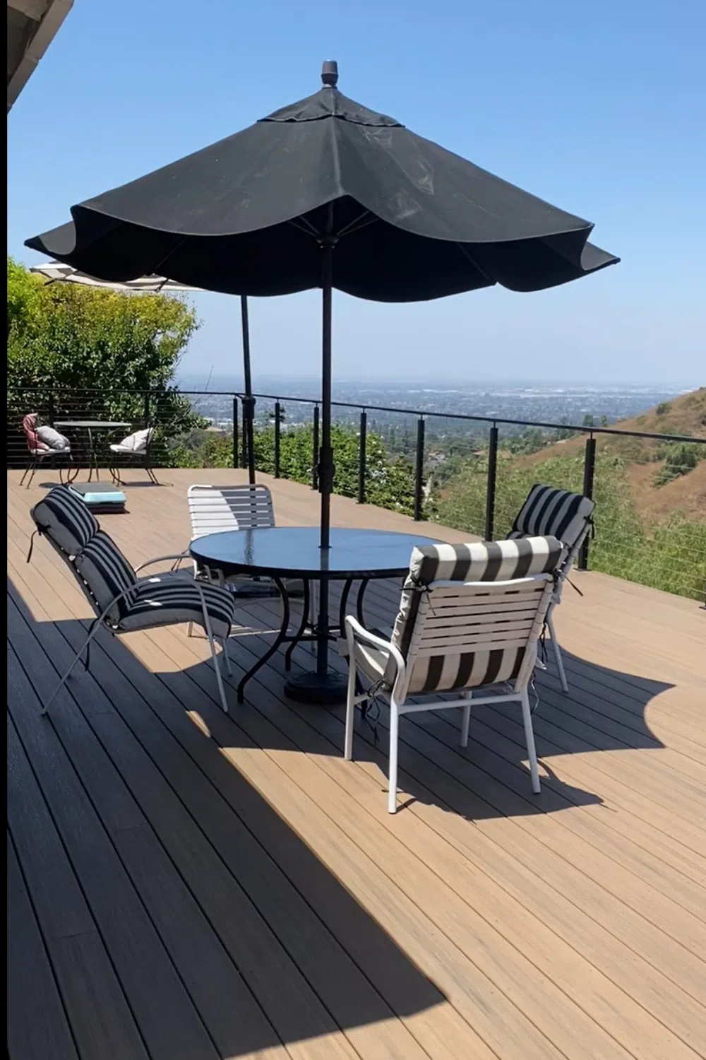 trex-black-umbrella-table