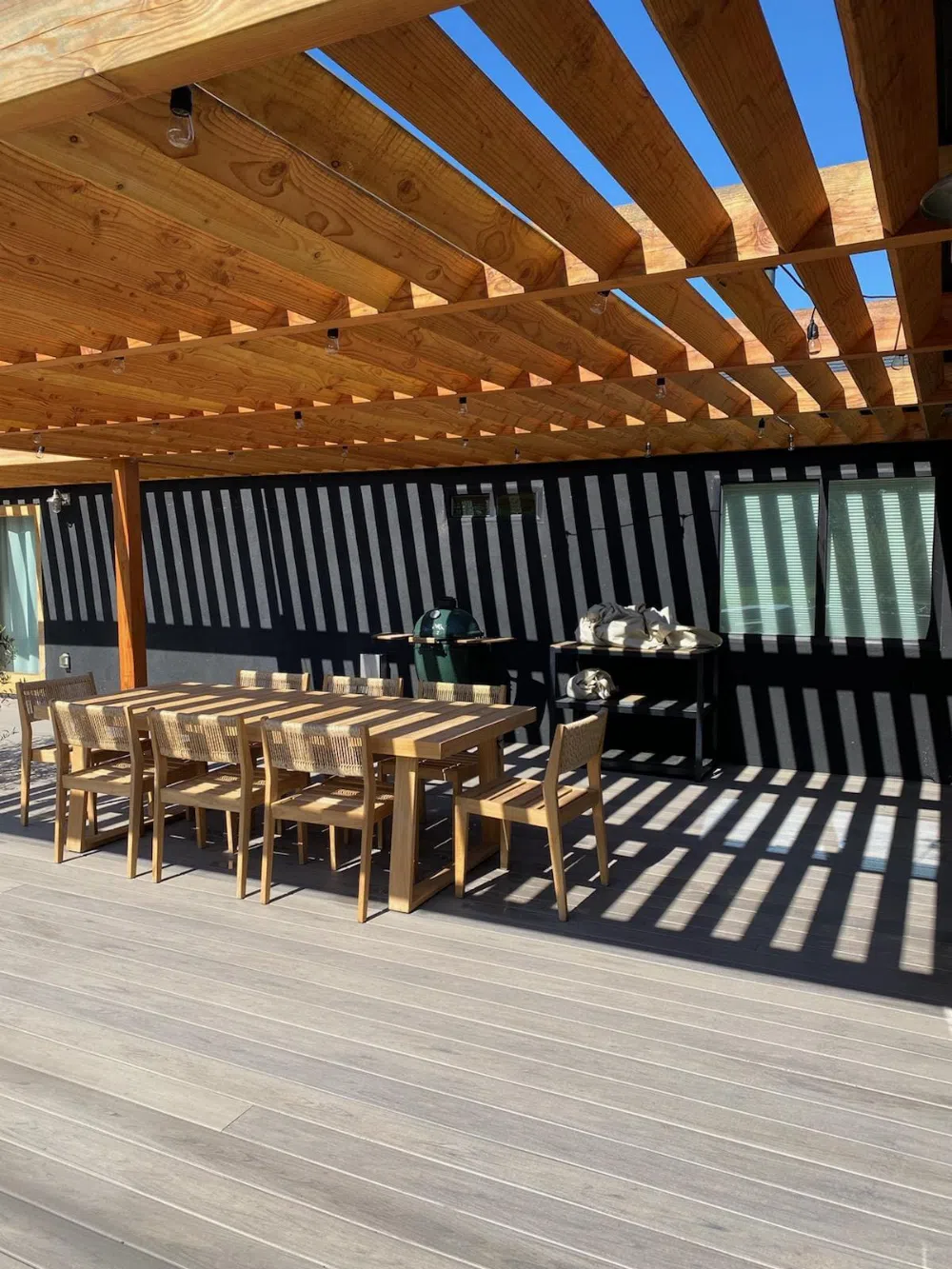 trex-commercial-pergola-shadows