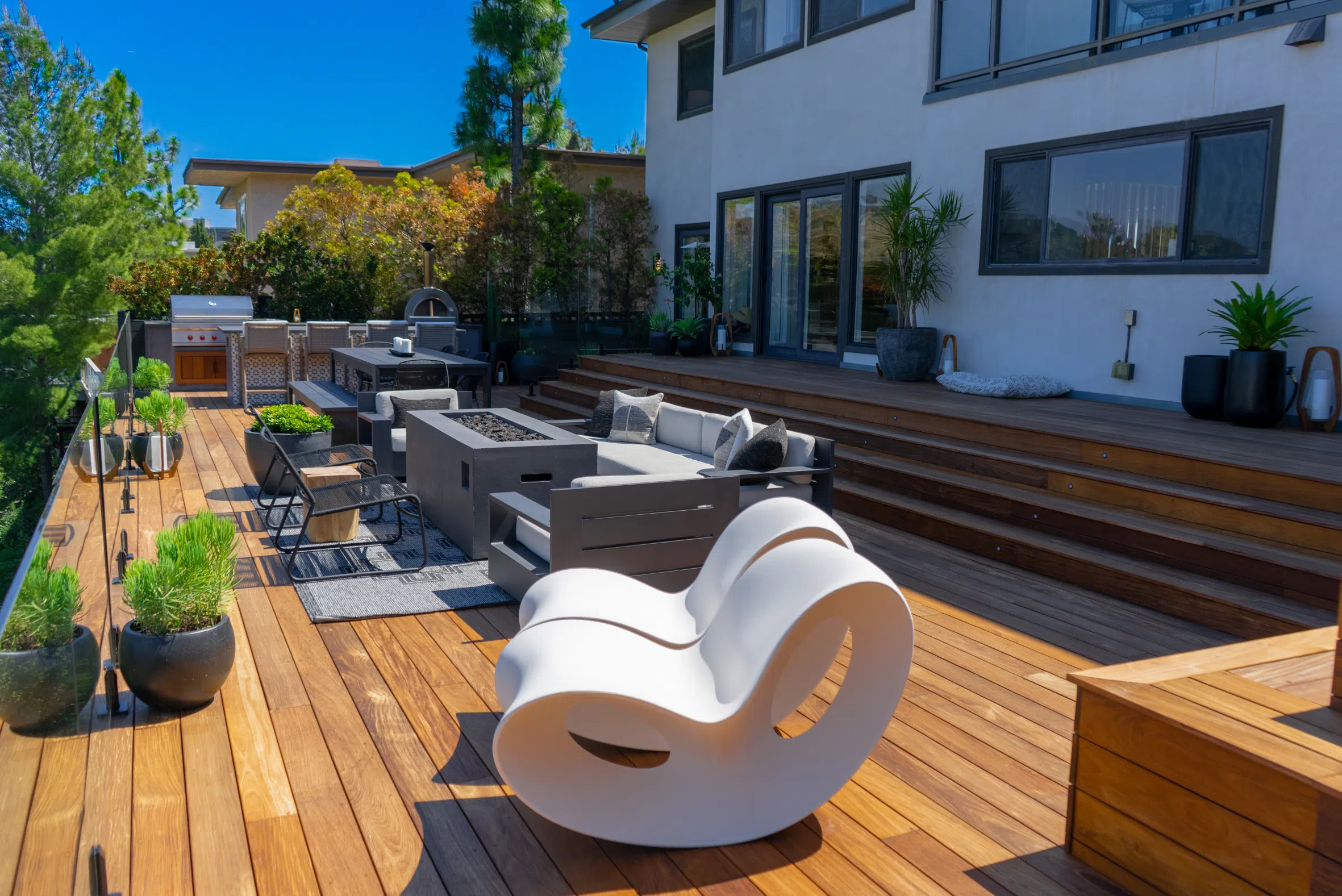 deck-lounge-steps-planters-wide